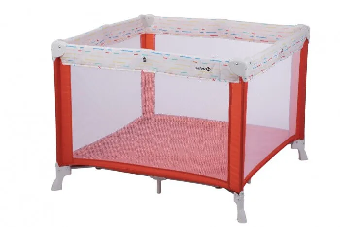Детский манеж Safety 1st Circus, Red Lines — главный ракурс