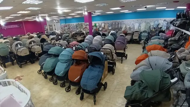 Торговый зал магазина колясок «Коляски-Кроватки.Ру» в Туле на ул. Арсенальной, 2а — десятки колясок в наличии