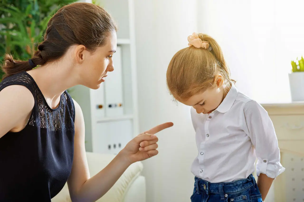 15 фраз, которые нельзя говорить детям