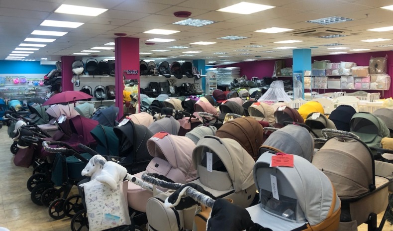 Как консультанты помогают не переплачивать: разбор типичных запросов родителей в магазине детских колясок