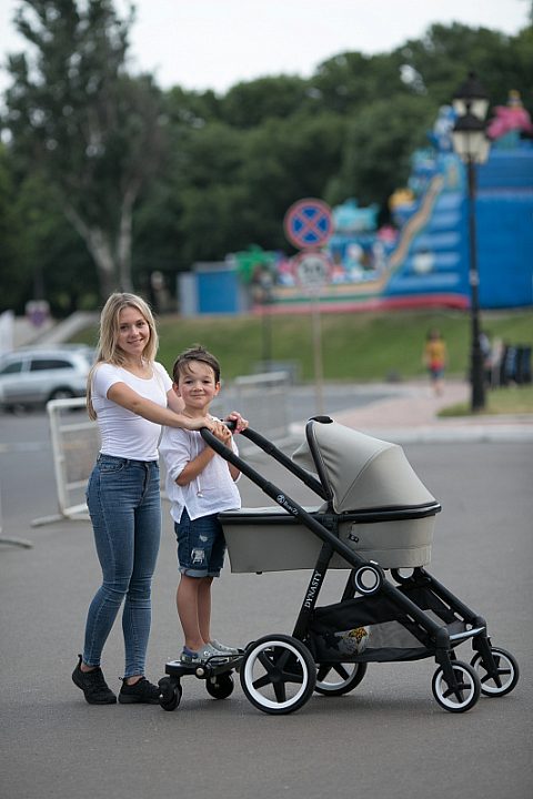 Универсальная подножка для второго ребенка BabyZz — как выглядит в жизни