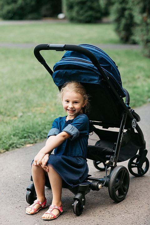 Универсальная подножка для второго ребенка BabyZz — как выглядит в жизни