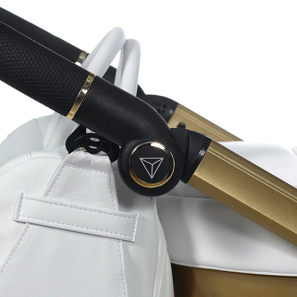 Детская коляска Junama Diamond Mirror Satin V2 2 в 1 на золотой раме фото 9