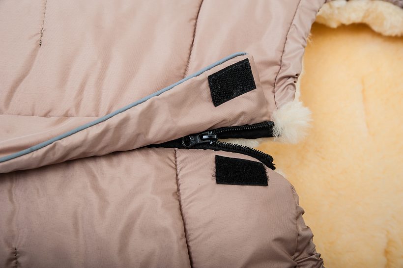 MT2203-LP Зимний конверт Altabebe Lambskin-Classic Footmuff — как выглядит в жизни