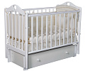 Детская кроватка Кедр Karolina 4/6, универсальный маятник/ящик (Белый
						
					) — Фото