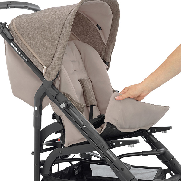 Детская коляска-трость Inglesina Zippy Light на серой раме фото 6
