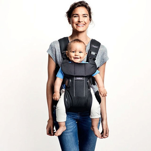 Многофункциональный рюкзак-кенгуру BabyBjorn One Cotton для ношения ребёнка на груди и на спине фото 1