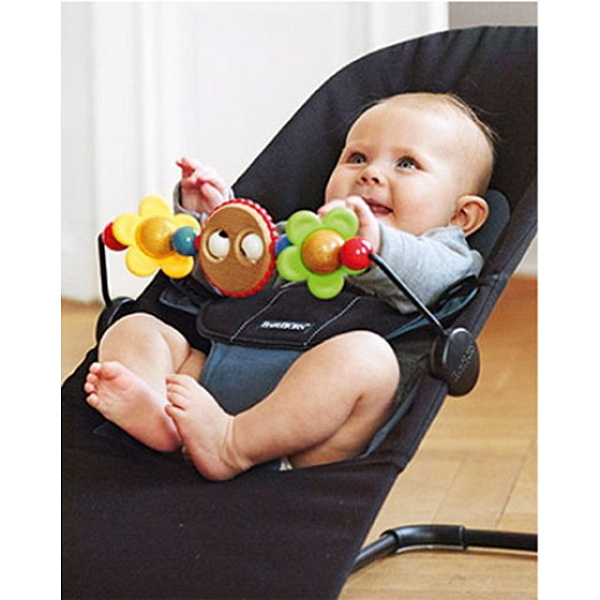 Фото Детское кресло-шезлонг BabyBjorn Balance Soft с игрушкой, реальные фотографии клиентов | Коляски-Кроватки.Ру