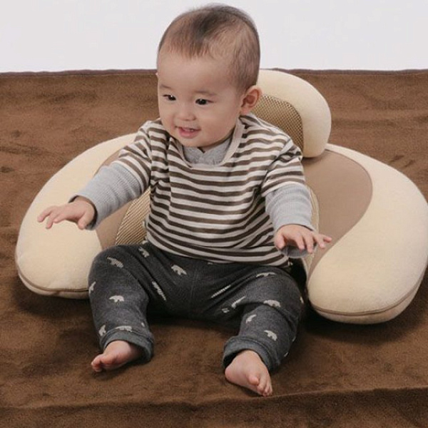 Фото Поддерживающая подушка для детей, беременных и кормящих мам CarMate 3way Cushion Macaron, реальные фотографии клиентов | Коляски-Кроватки.Ру